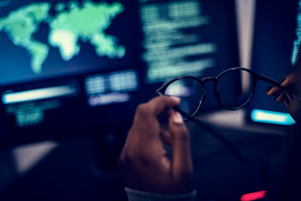 千元眼鏡成本僅20塊，6億近視人口的“暴利”行業(yè)真相